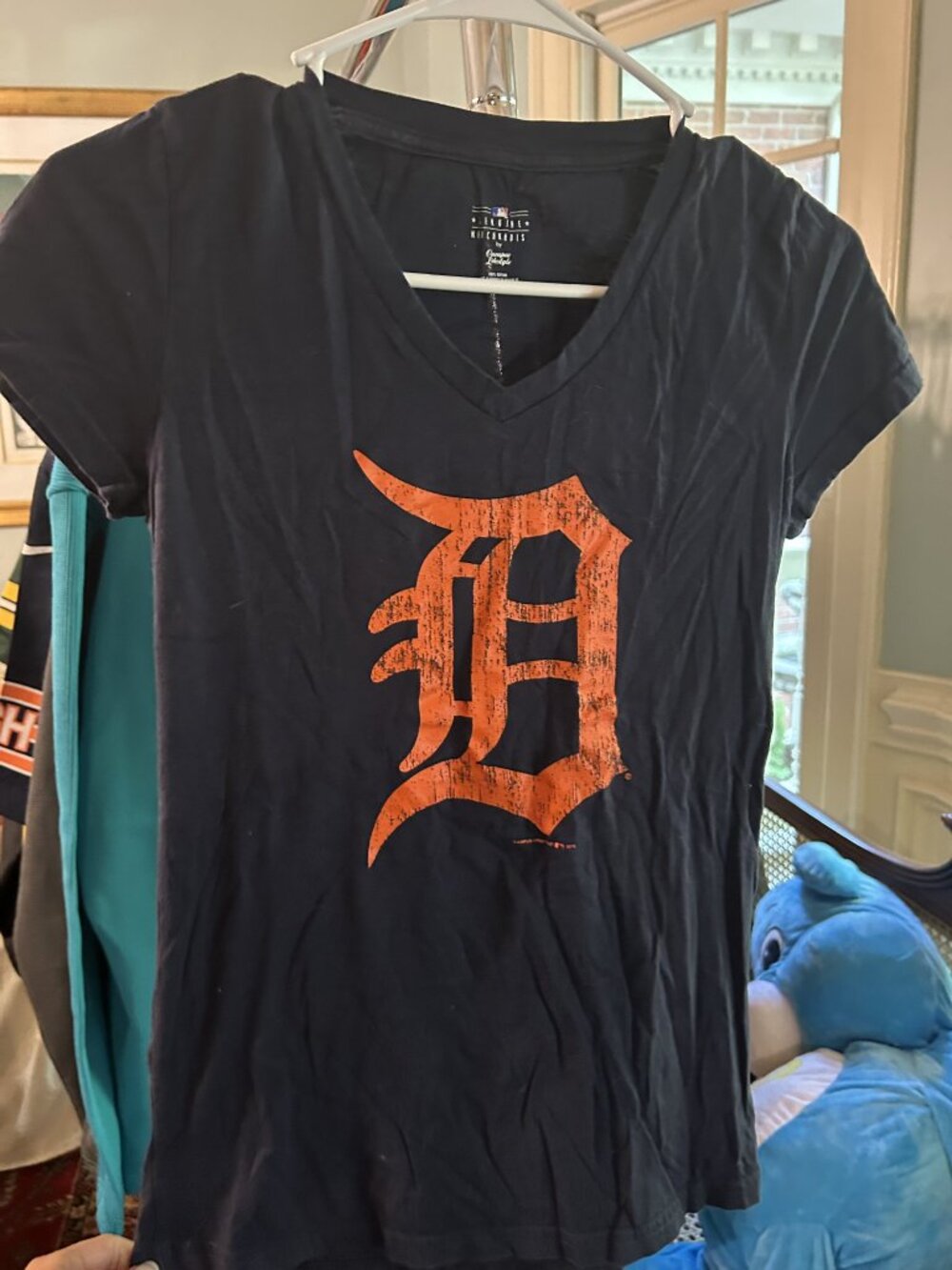 Campus Lifestyle Detroit Tigers Women’s Navy V-Neck T-Shirt S